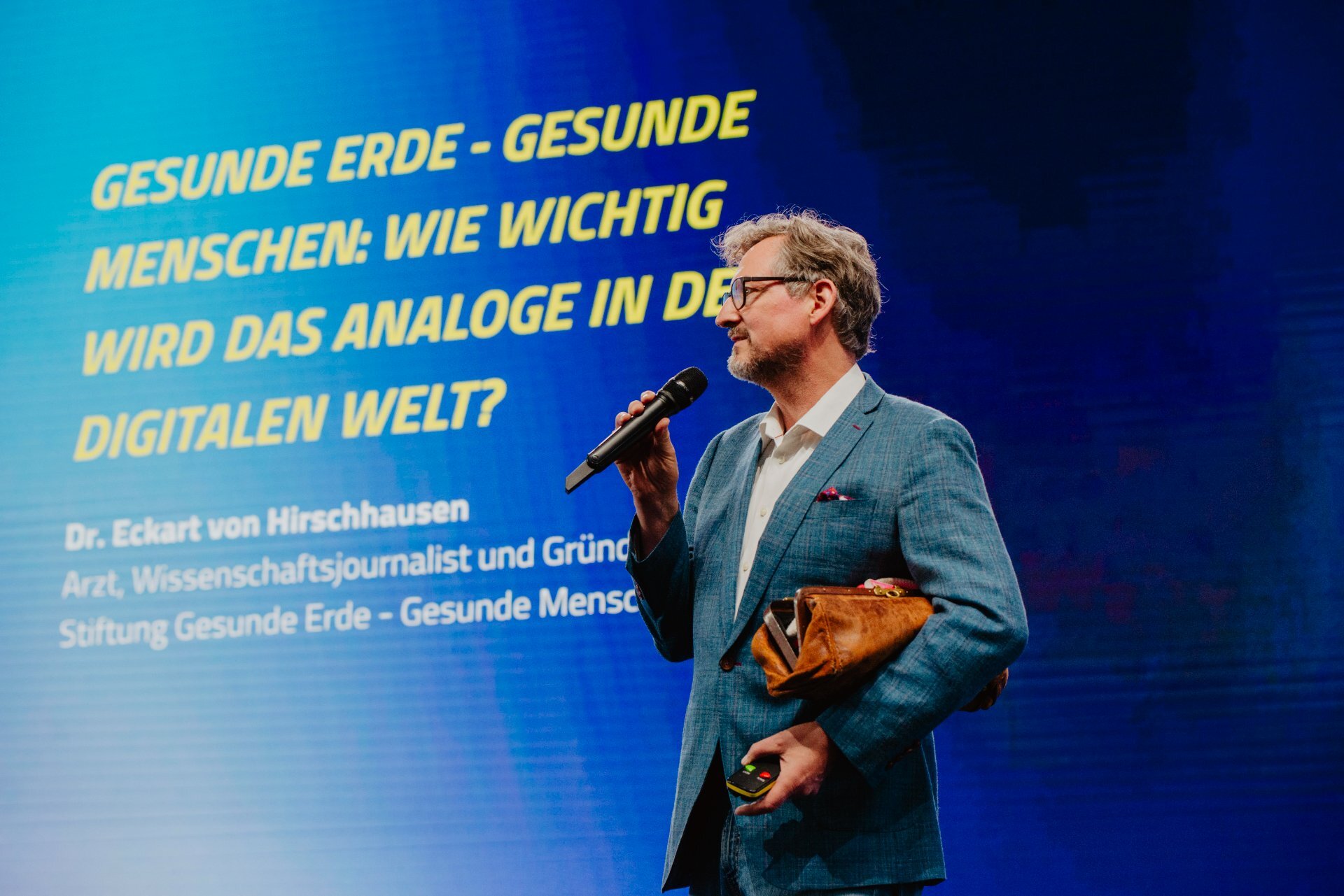 dvelop-summit-communityday-2_keynote-hirschhausen-gesunde-erde